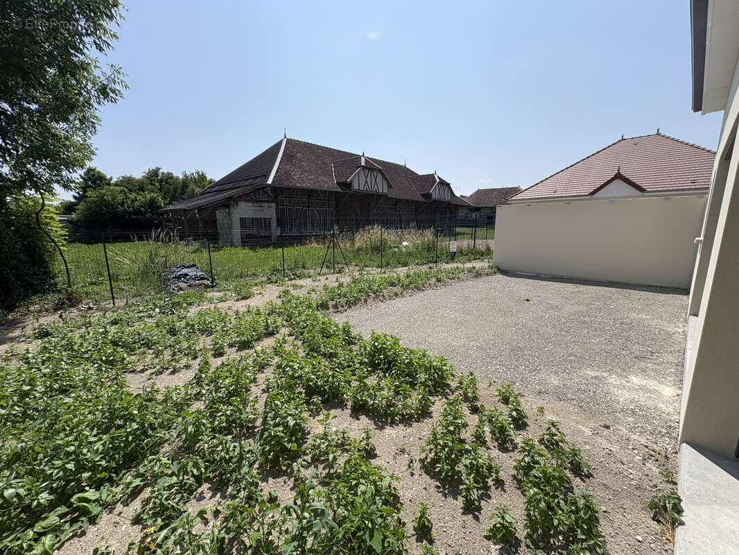 Maison à LA RIVIERE-DE-CORPS