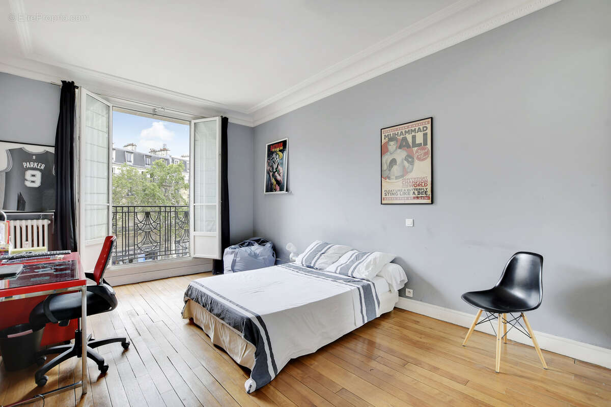 Appartement à PARIS-17E