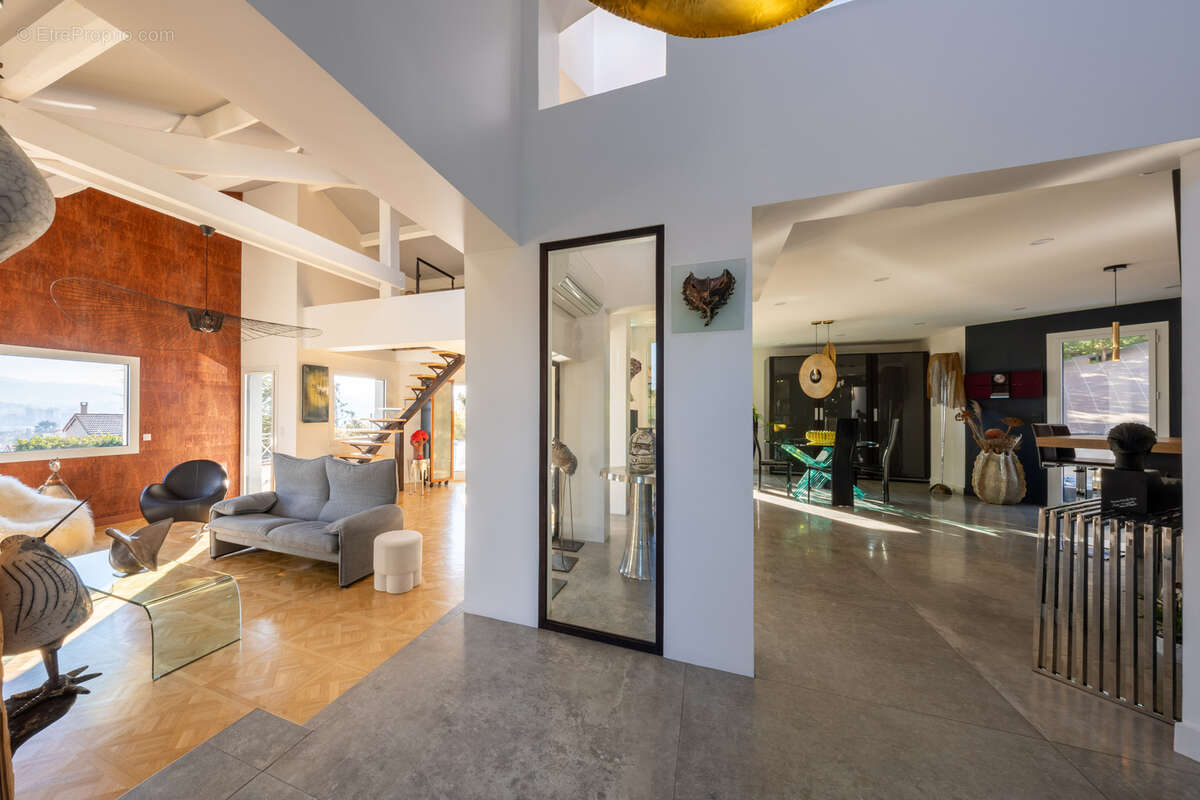 Maison à SAINT-PRIEST-EN-JAREZ