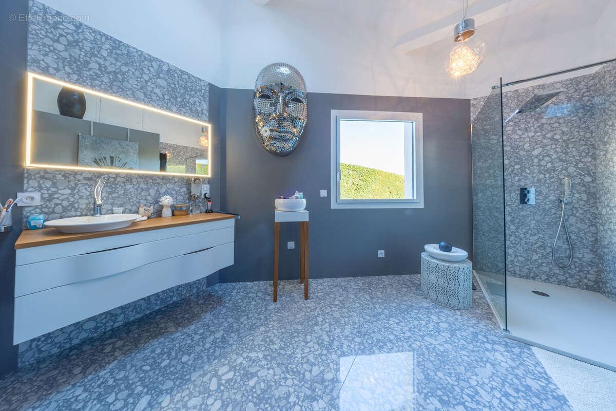 Maison à SAINT-PRIEST-EN-JAREZ