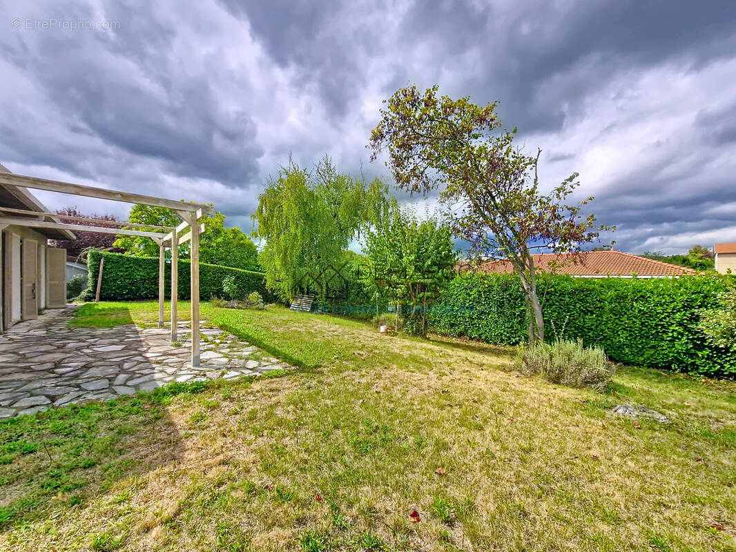 Maison à SAINT-GENIS-LAVAL