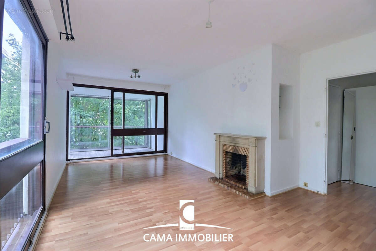 Appartement à FONTENAY-LE-FLEURY