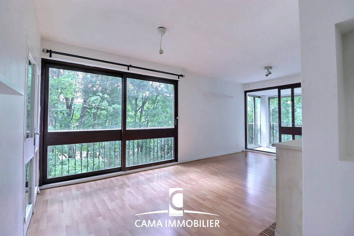 Appartement à FONTENAY-LE-FLEURY