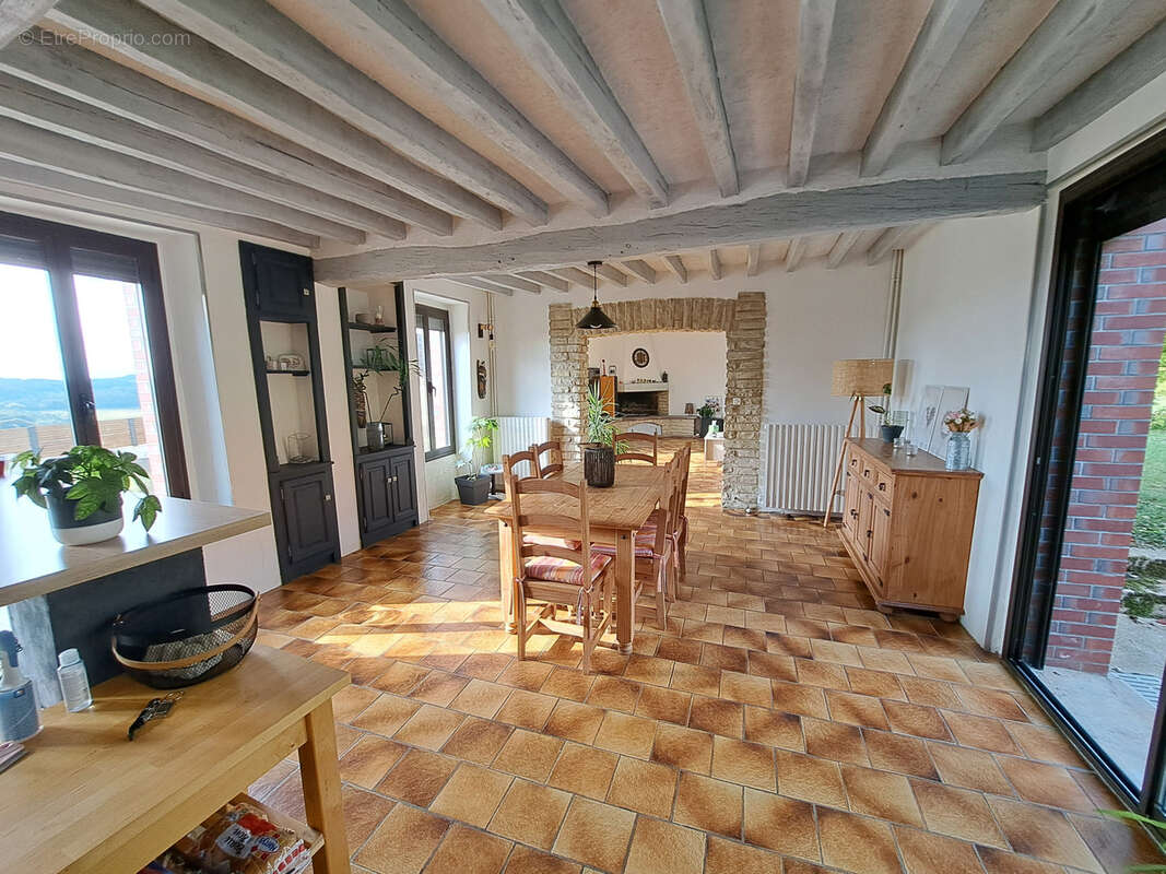 Maison à PONT-SUR-YONNE