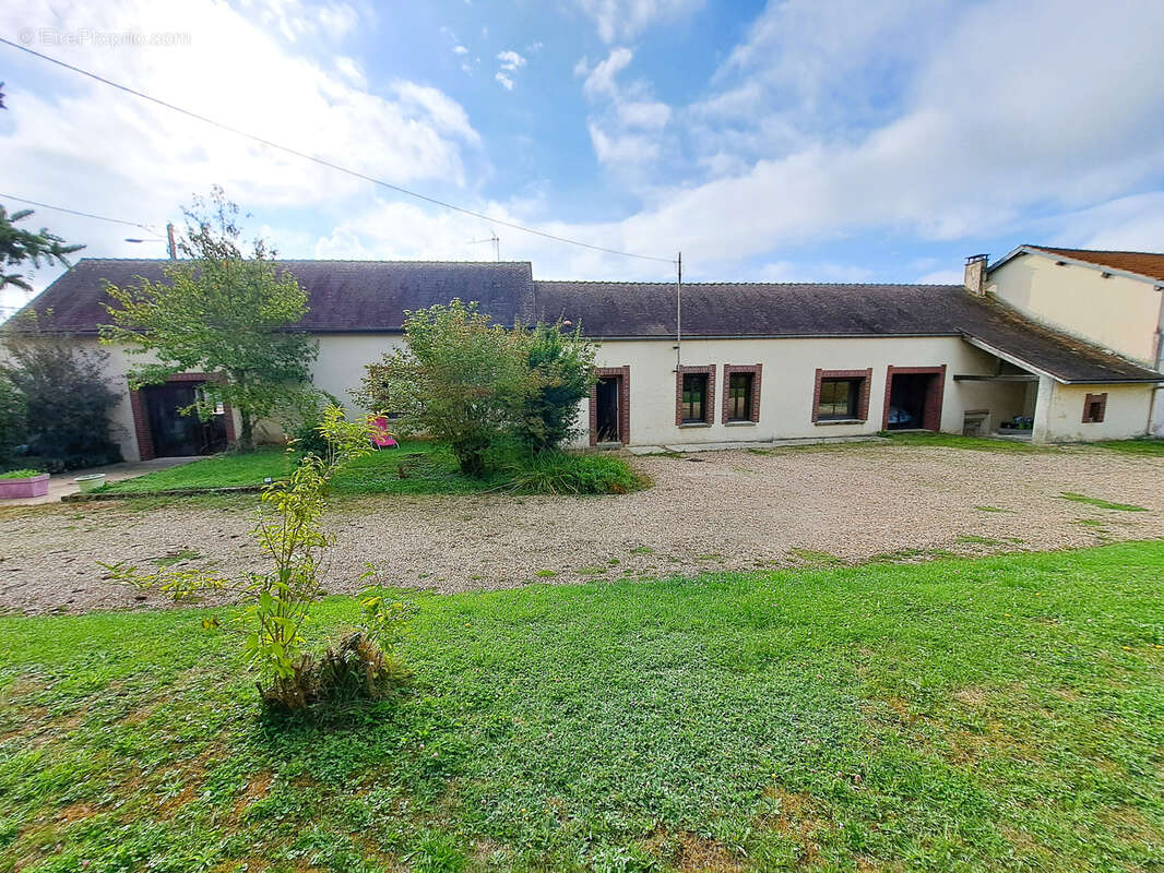 Maison à PONT-SUR-YONNE