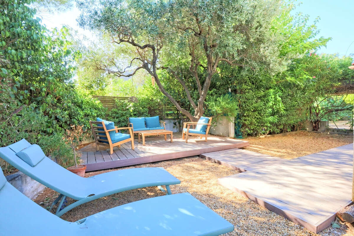 Maison à SOLLIES-PONT