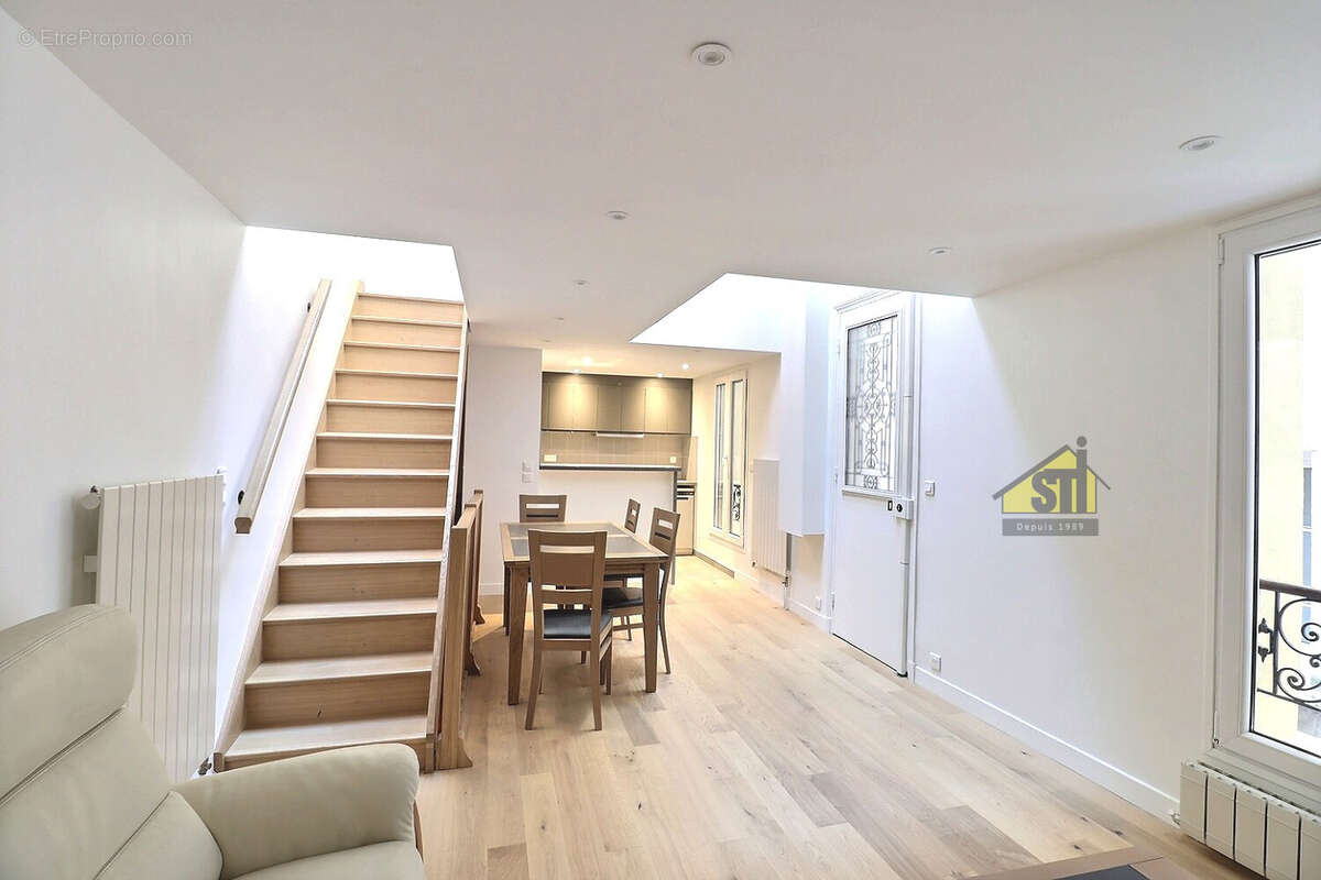 Appartement à PARIS-14E