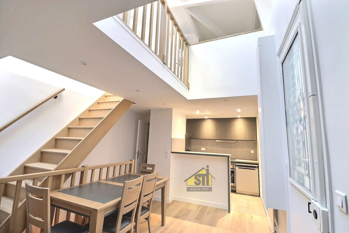 Appartement à PARIS-14E