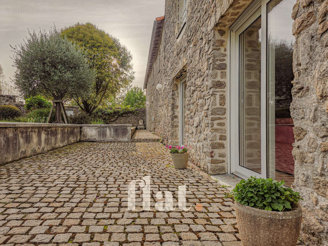 Maison à AIGREFEUILLE-SUR-MAINE