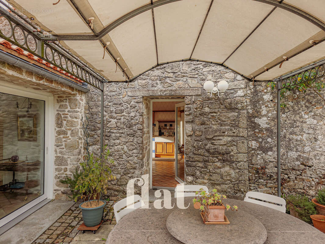 Maison à AIGREFEUILLE-SUR-MAINE