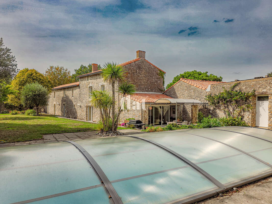 Maison à AIGREFEUILLE-SUR-MAINE