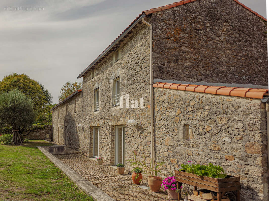 Maison à AIGREFEUILLE-SUR-MAINE