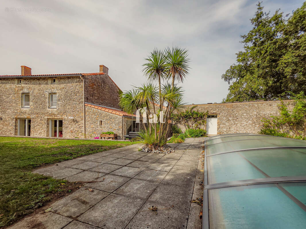 Maison à AIGREFEUILLE-SUR-MAINE