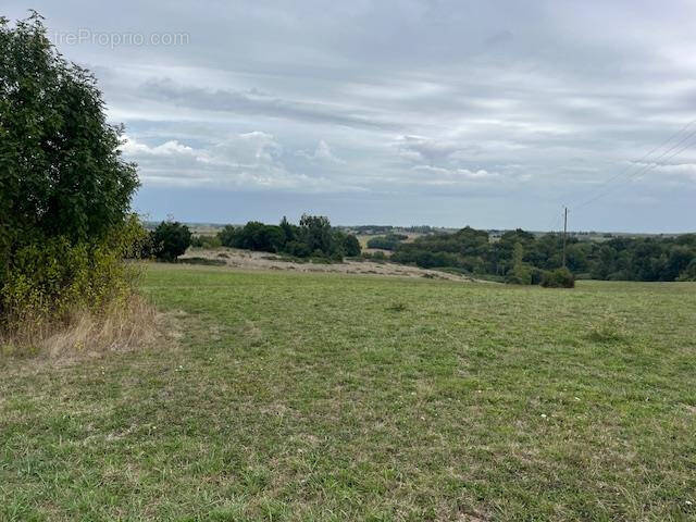 Terrain à SAINT-GERAUD