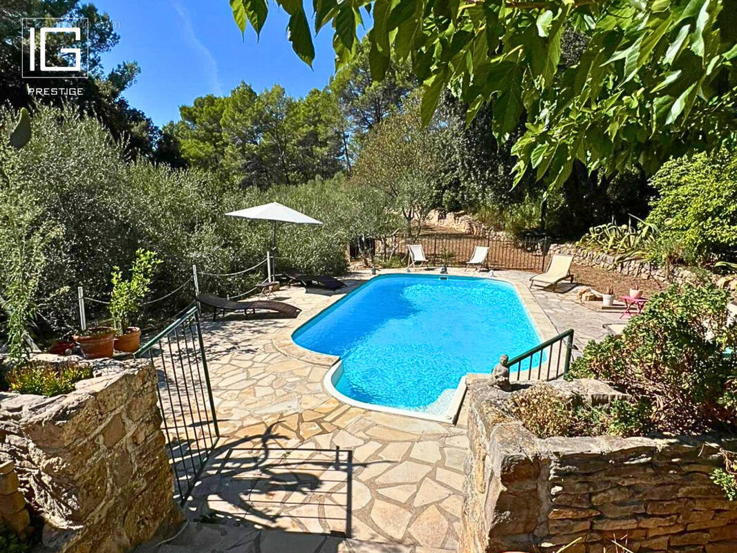 Maison à ENTRECASTEAUX