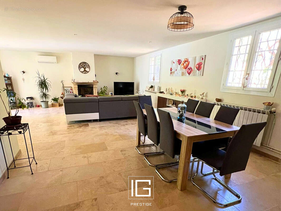 Maison à ENTRECASTEAUX