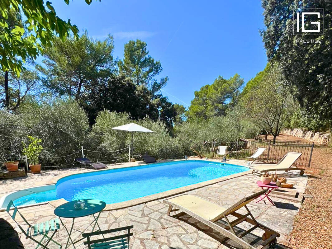 Maison à ENTRECASTEAUX