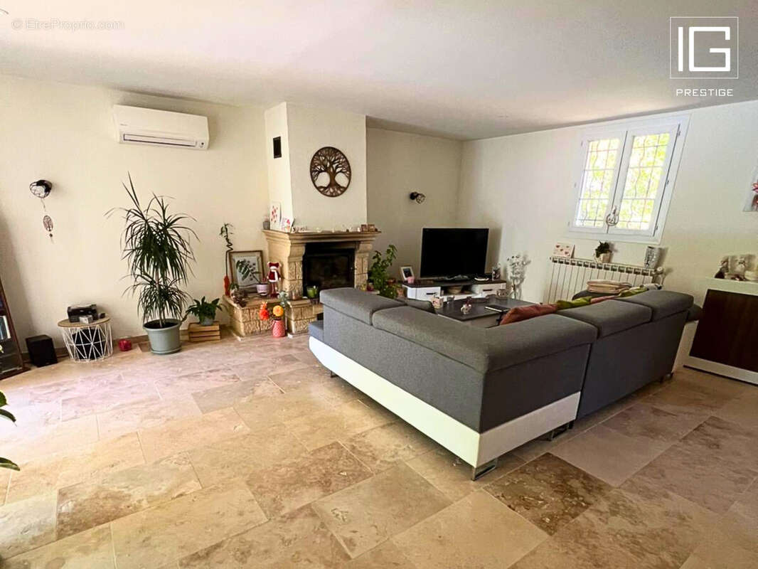 Maison à ENTRECASTEAUX