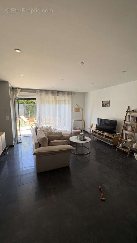 Appartement à BUCHERES