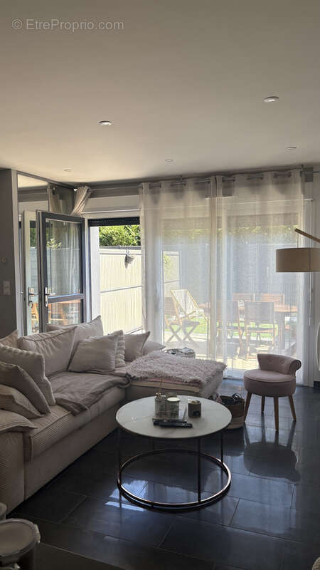 Appartement à BUCHERES