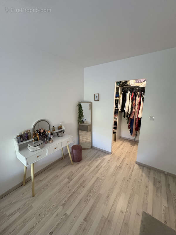 Appartement à BUCHERES