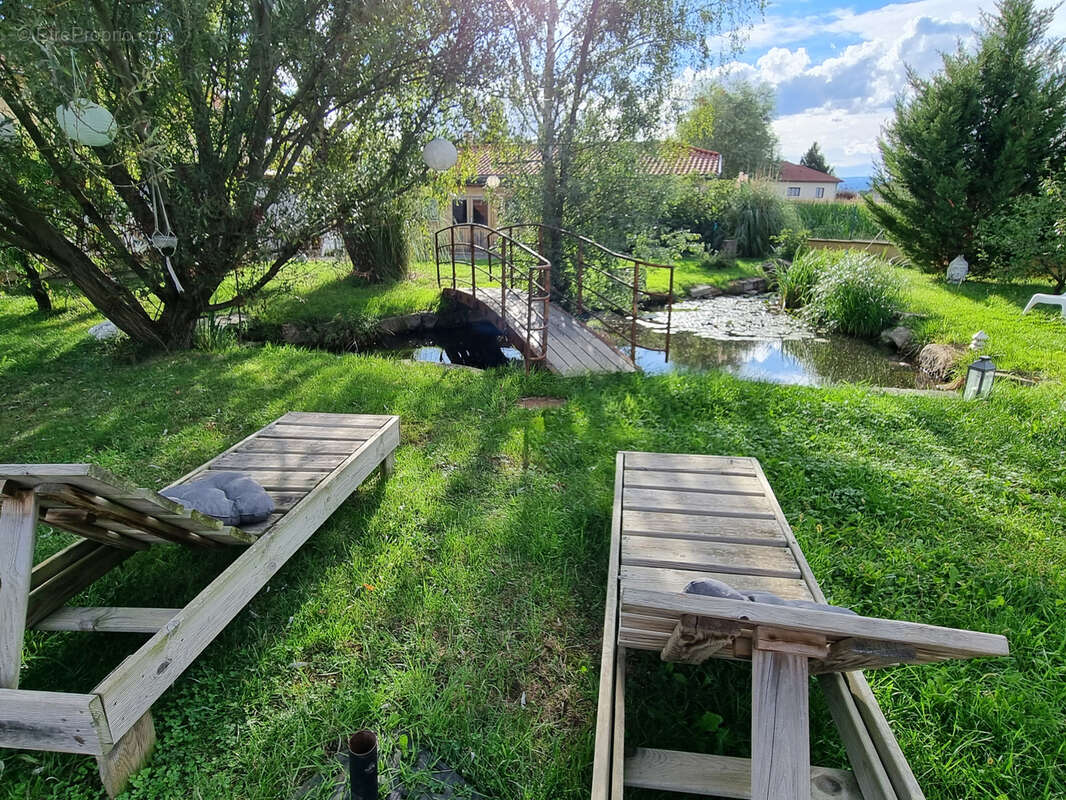 Maison à SAINT-ROMAIN-LE-PUY
