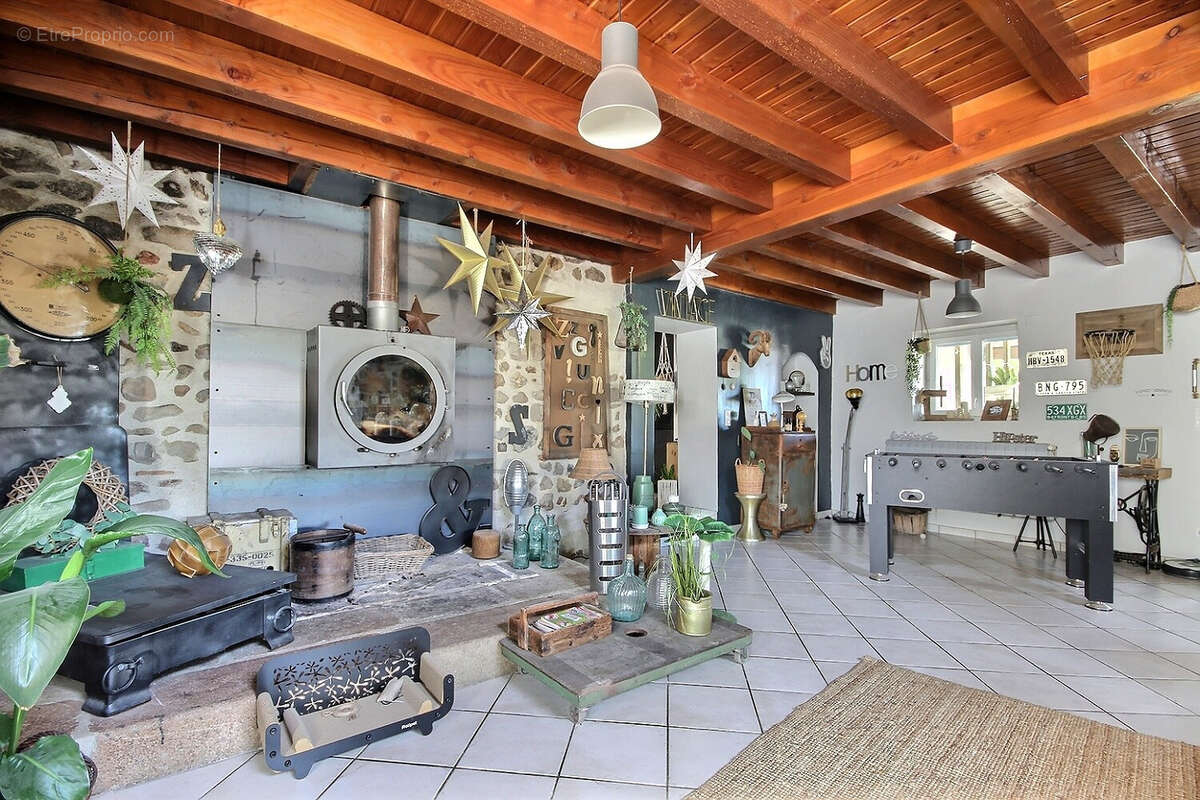 Maison à SAINT-ROMAIN-LE-PUY