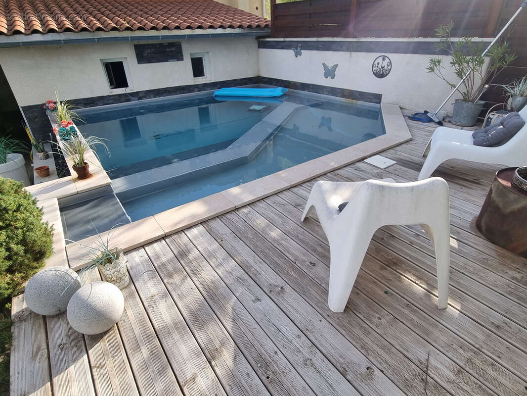 Maison à SAINT-ROMAIN-LE-PUY