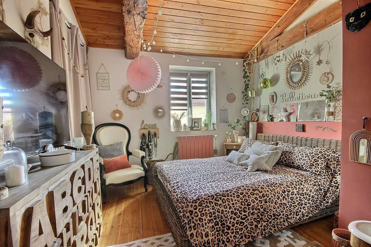 Maison à SAINT-ROMAIN-LE-PUY