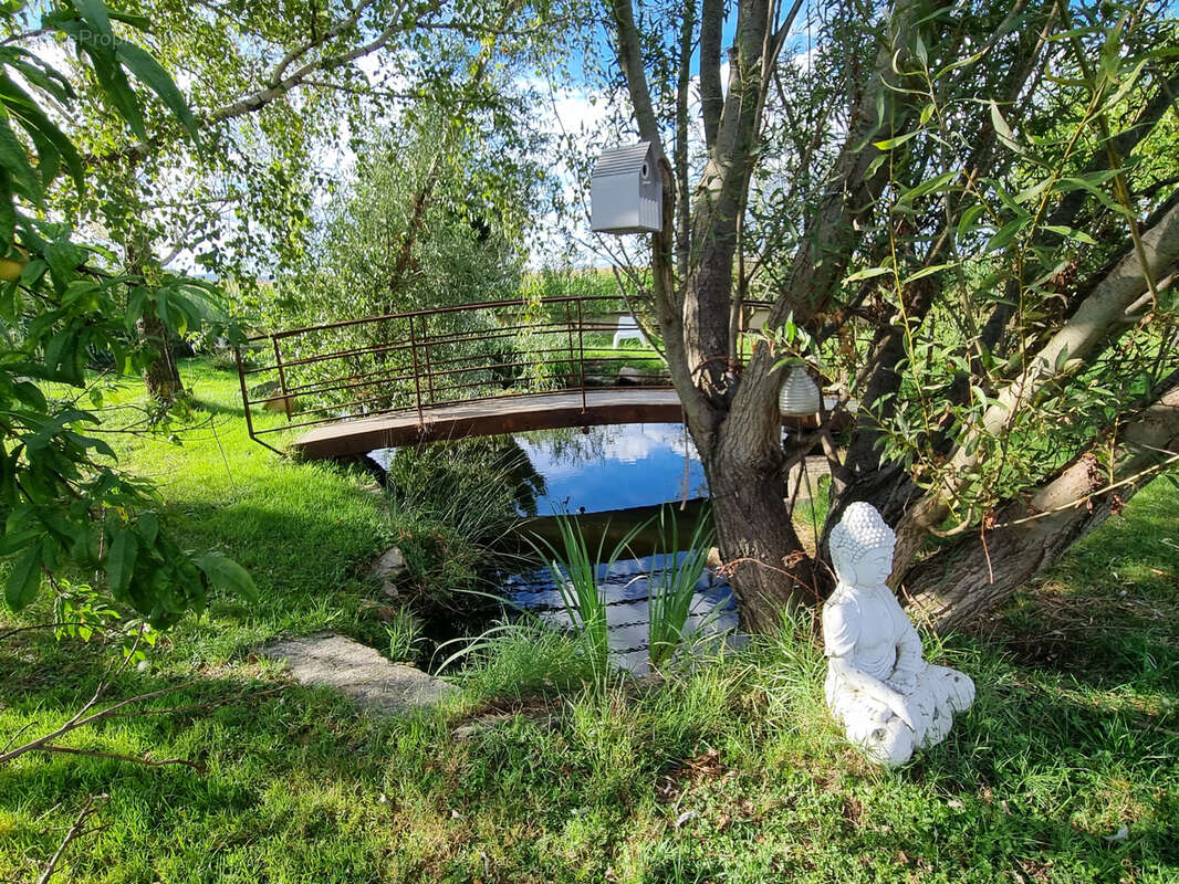 Maison à SAINT-ROMAIN-LE-PUY