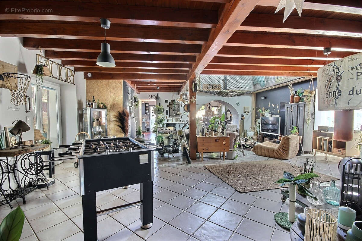 Maison à SAINT-ROMAIN-LE-PUY