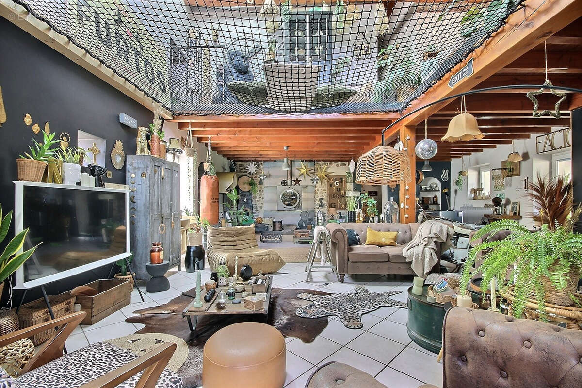 Maison à SAINT-ROMAIN-LE-PUY