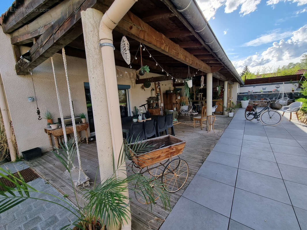 Maison à SAINT-ROMAIN-LE-PUY