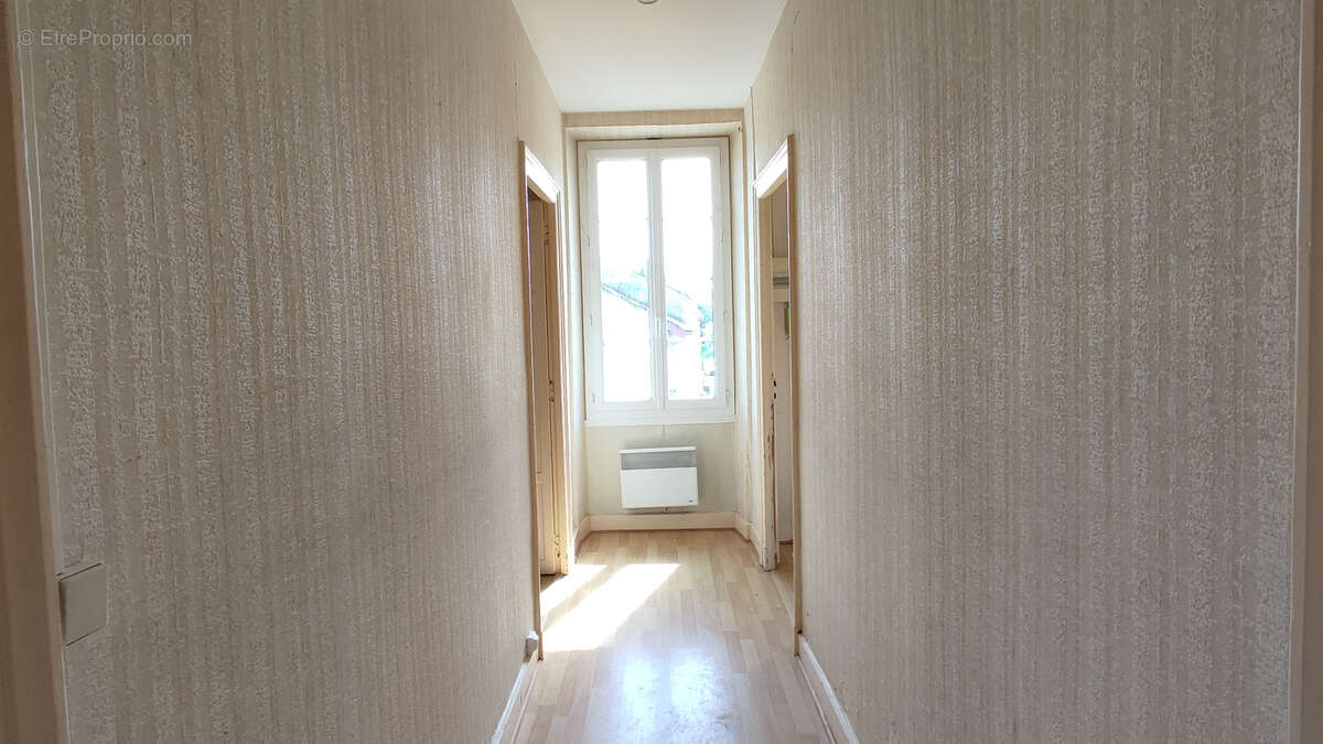 Maison à MONTAIGU-DE-QUERCY