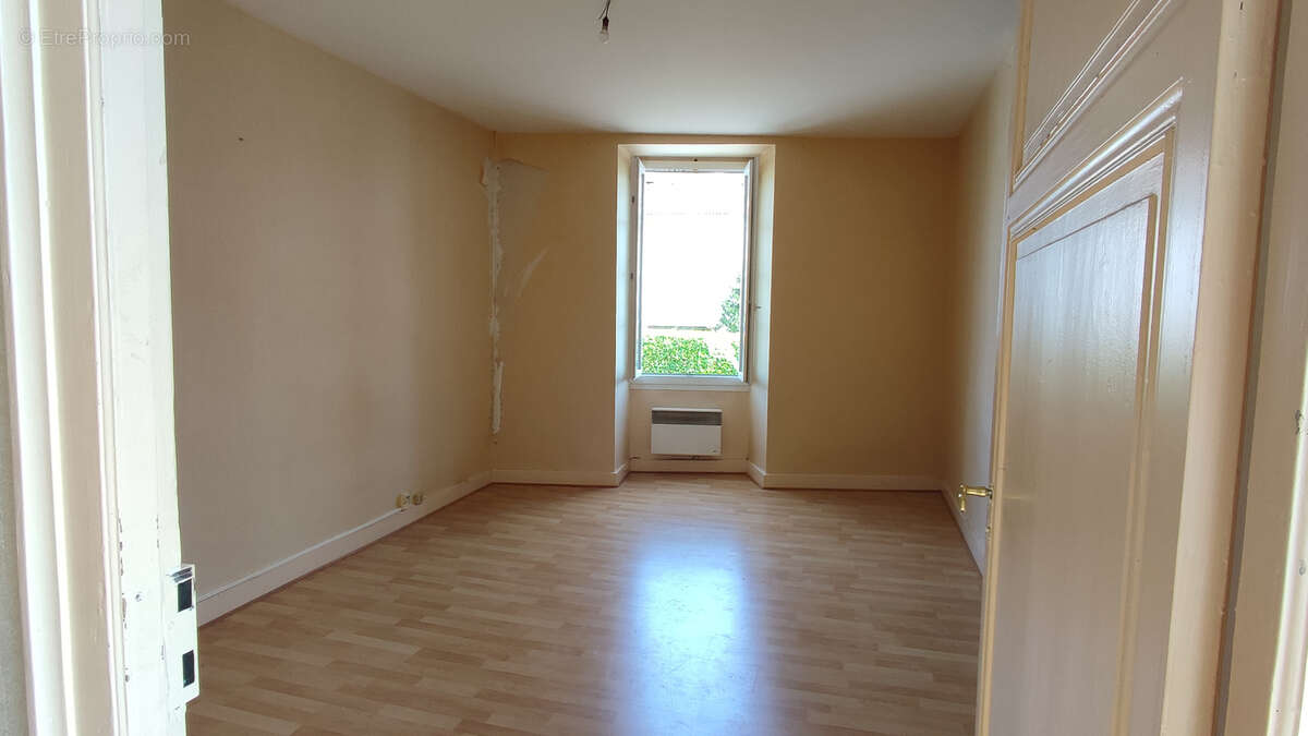 Maison à MONTAIGU-DE-QUERCY