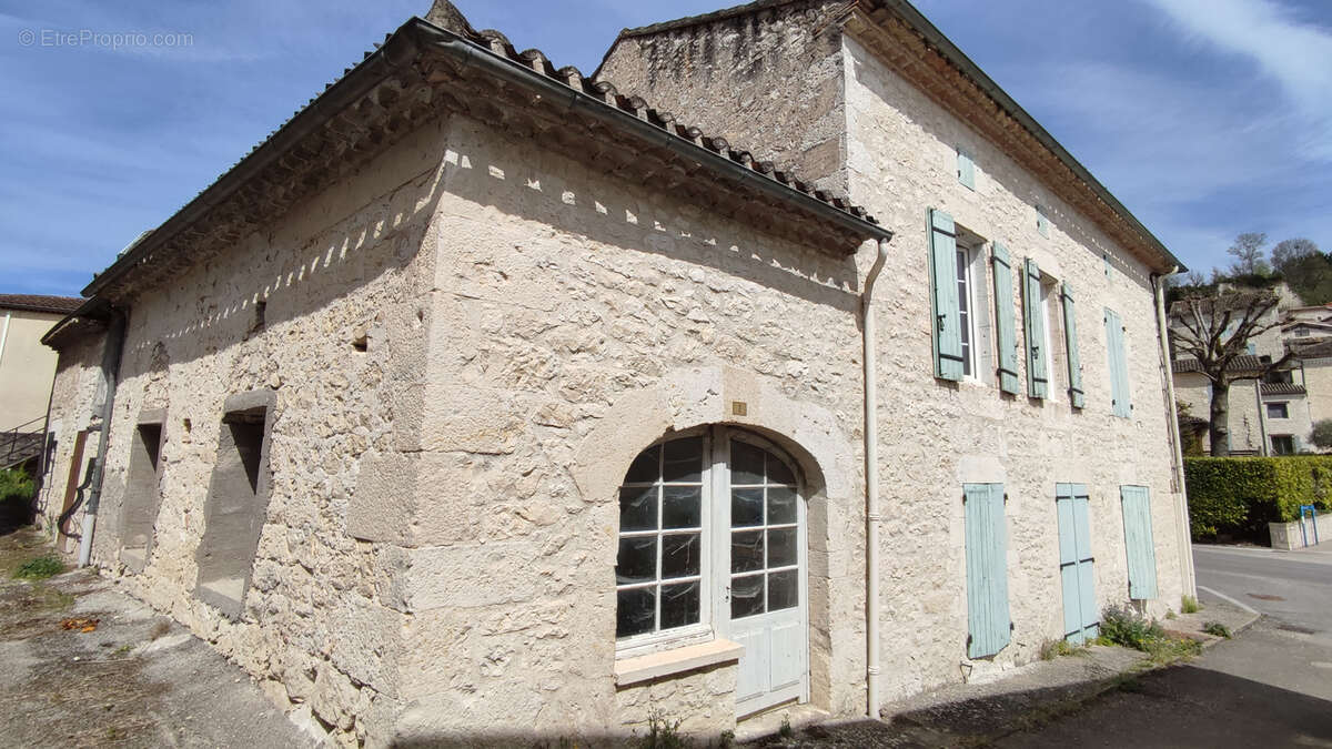 Maison à MONTAIGU-DE-QUERCY
