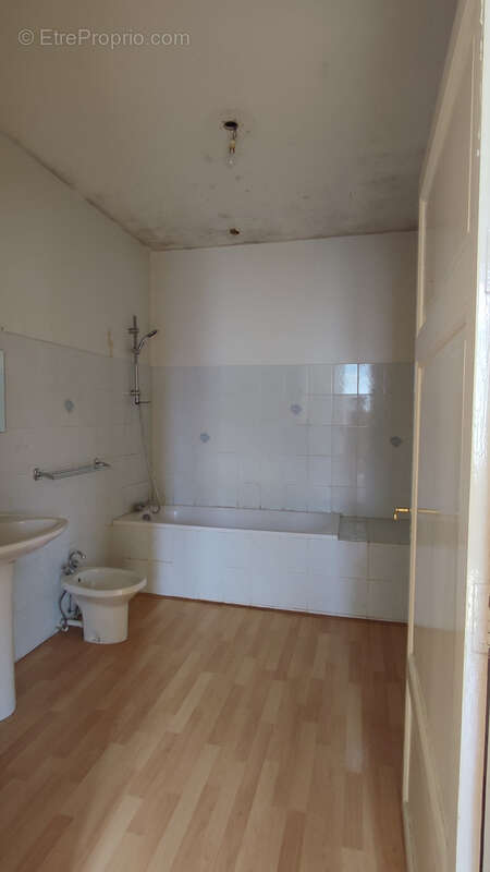 Maison à MONTAIGU-DE-QUERCY