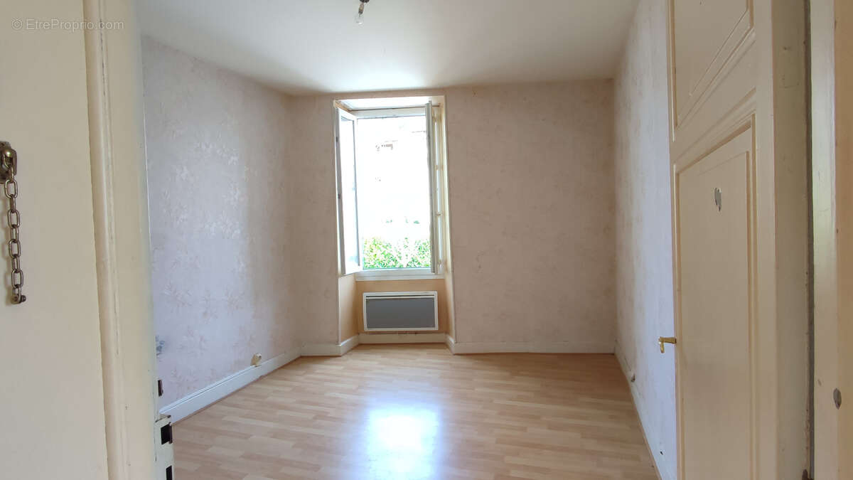 Maison à MONTAIGU-DE-QUERCY