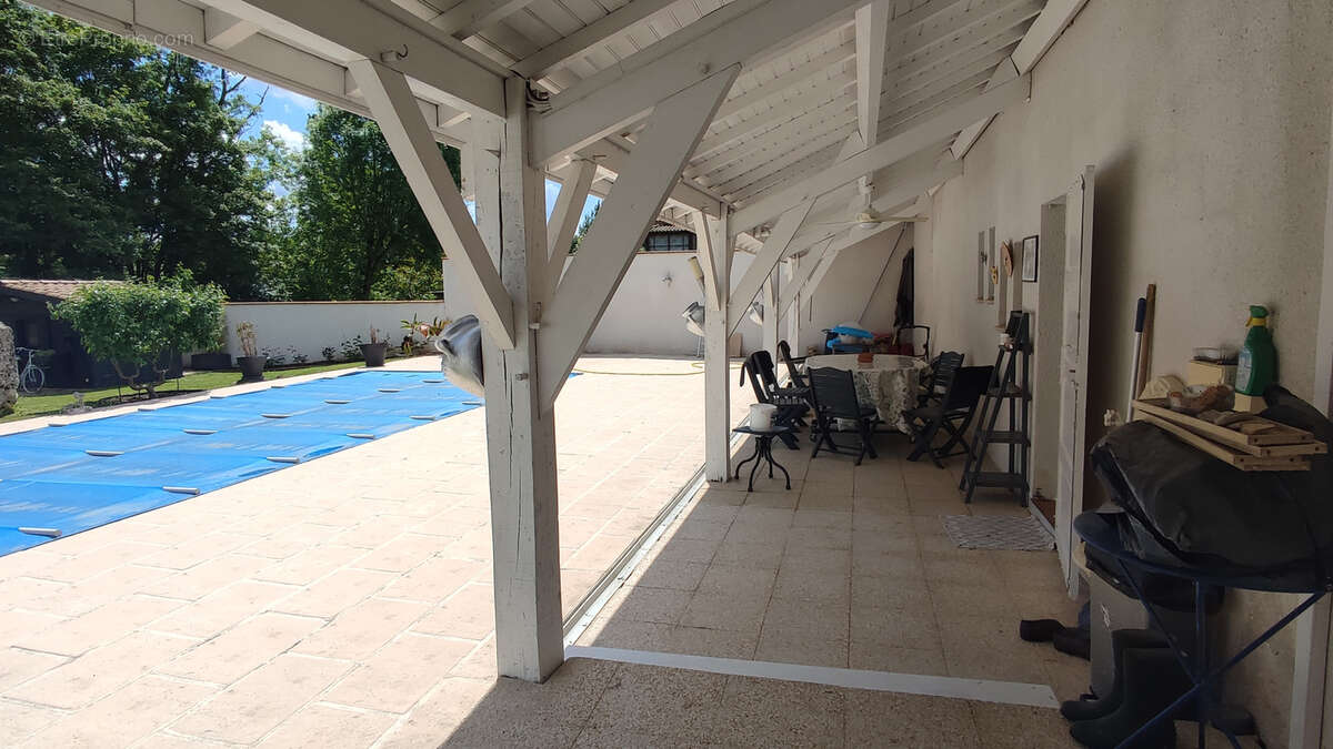 Maison à MONTAIGU-DE-QUERCY