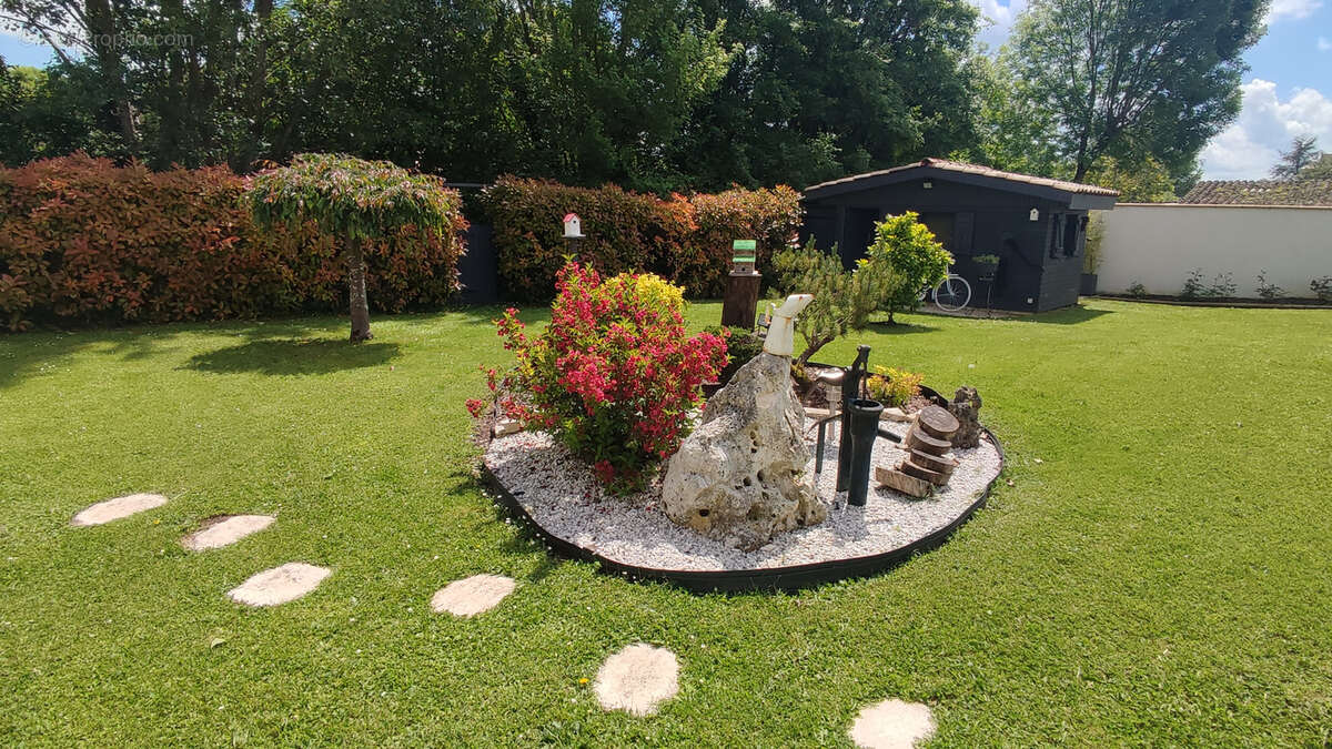 Maison à MONTAIGU-DE-QUERCY