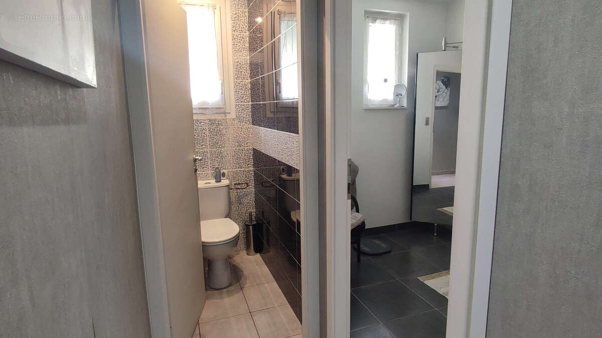 Maison à MONTAIGU-DE-QUERCY