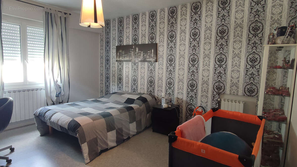 Maison à MONTAIGU-DE-QUERCY