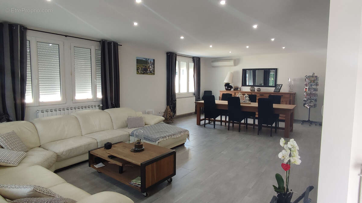 Maison à MONTAIGU-DE-QUERCY