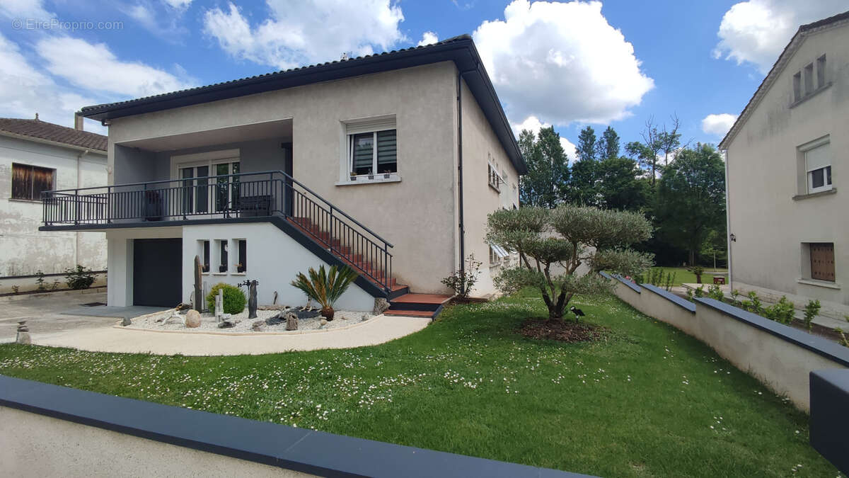 Maison à MONTAIGU-DE-QUERCY