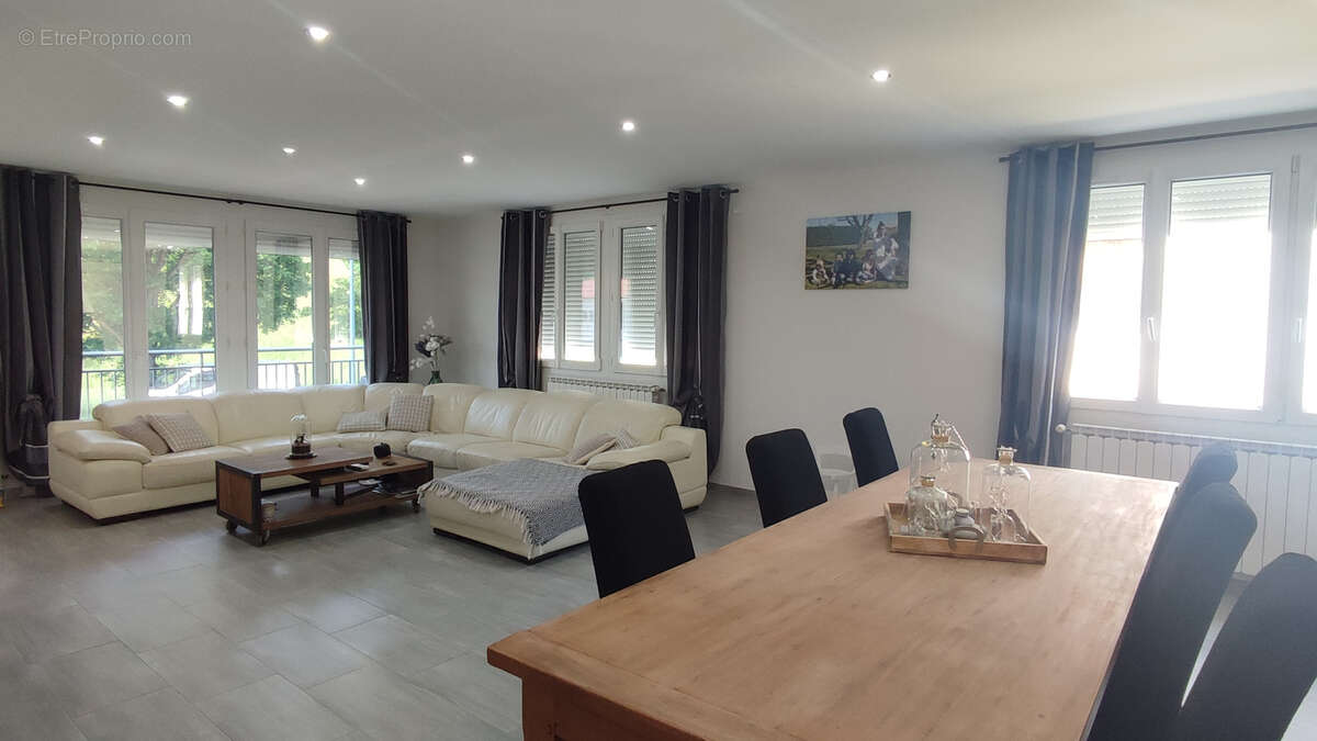 Maison à MONTAIGU-DE-QUERCY