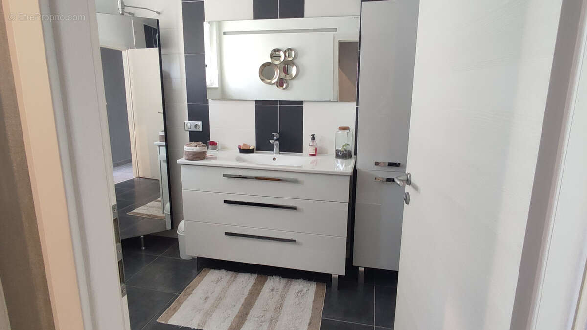 Maison à MONTAIGU-DE-QUERCY