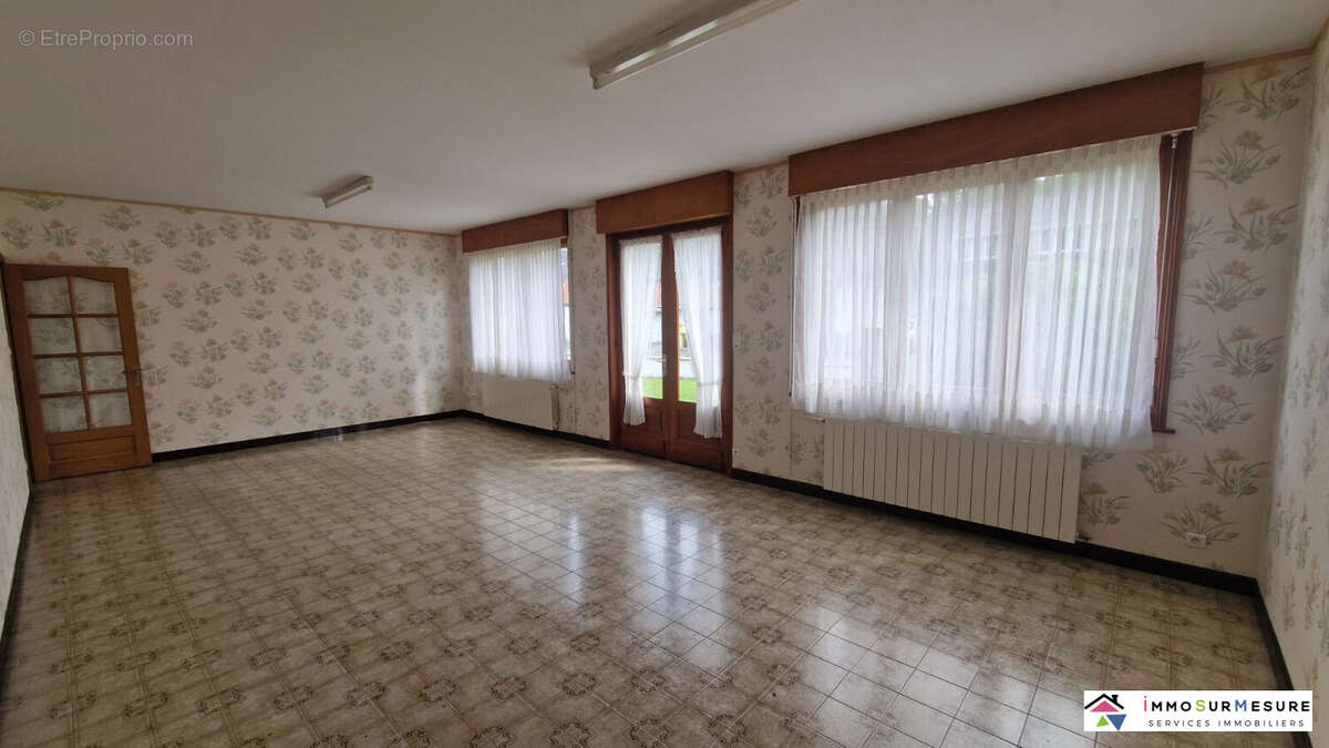 Maison à QUOEUX-HAUT-MAINIL