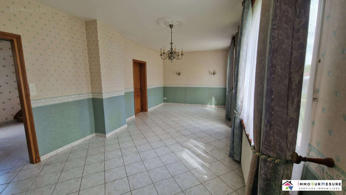 Maison à QUOEUX-HAUT-MAINIL