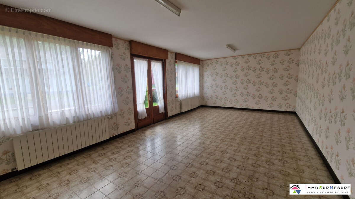 Maison à QUOEUX-HAUT-MAINIL