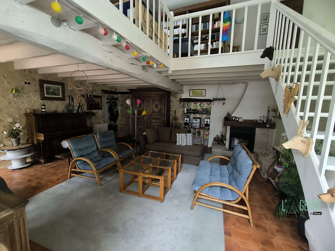 Maison à SAINTE-CROIX-DU-MONT